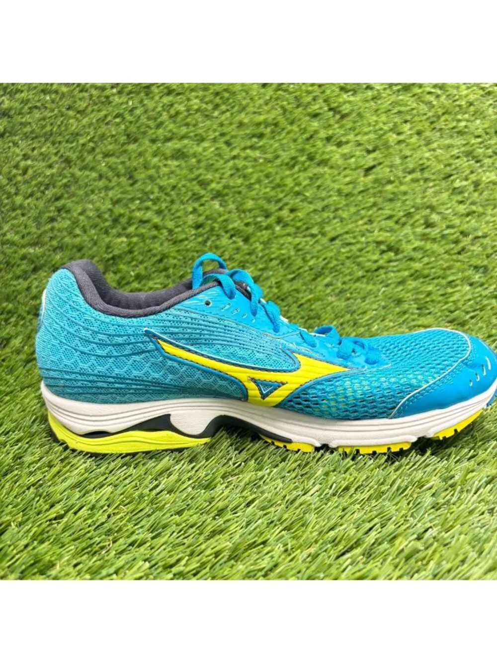 Mizuno Wave Sayonara 3 Womens Size 7 Blue Yellow Athletic Running Shoes Sneakers